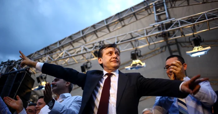 Crin Antonescu a pierdut şapte procente în preferinţele alegătorilor români, primul loc în top fiind ocupat acum de Victor Ponta, cu 24 de procente, arată IRES   FOTO: Mediafax