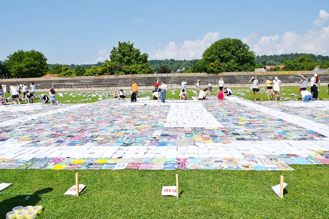 75 de voluntari au lucrat la acest record inedit FOTO: Victoria Bârloiu
