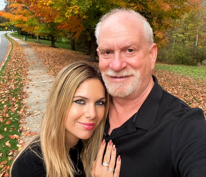 Românca și americanul s-au căsătorit în 2017