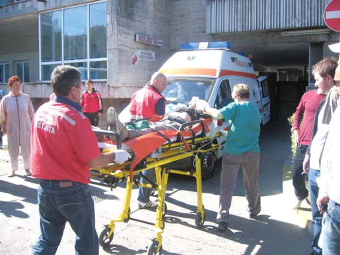 Barbatul a ajuns la spital in stare grava