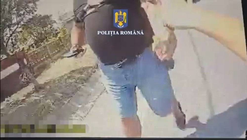 Moment dramatic în Dolj. O polițiștă oprește singură un conflict: „Lasă toporul jos!” Amenințată, a tras un foc de avertisment