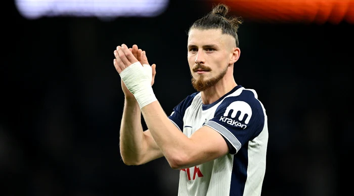 Radu Drăgușin, evoluție apreciată pe terenul lui Manchester City. Foto Facebook