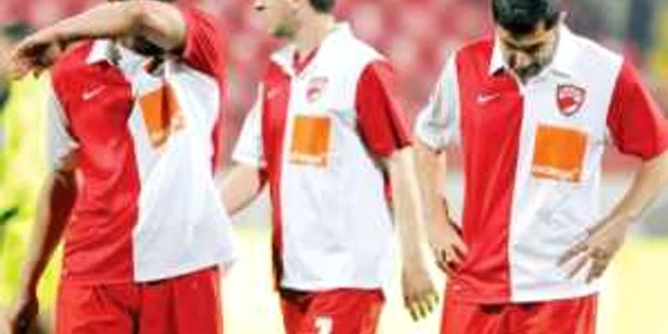 Niculescu (dreapta) şi coechipierii săi nu mai au tragere de inimă pentru ultimele două meciuri
