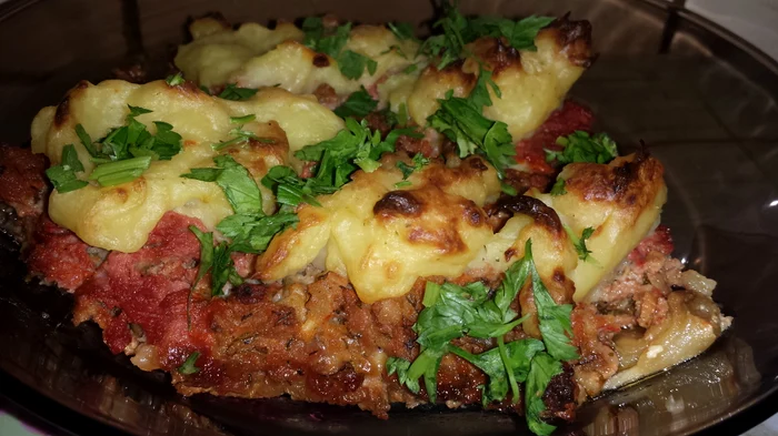 
    Vinete umplute cu carne în stil grecesc  