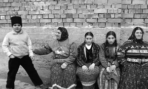 Scene din lagărul de ţigani (I) png