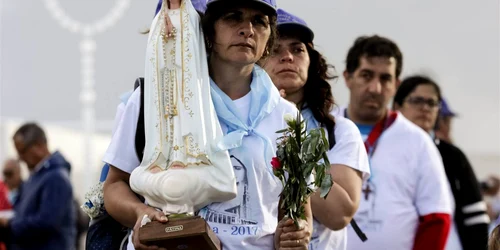 Catolici aflaţi în pelerinaj la Fatima FOTO EPA