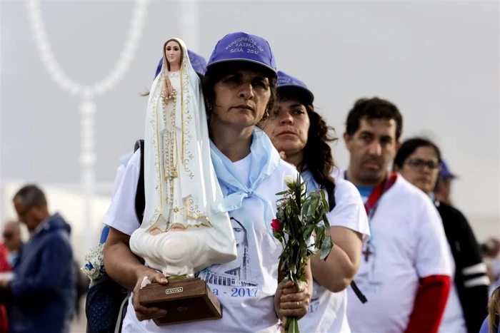 Catolici aflaţi în pelerinaj la Fatima FOTO EPA