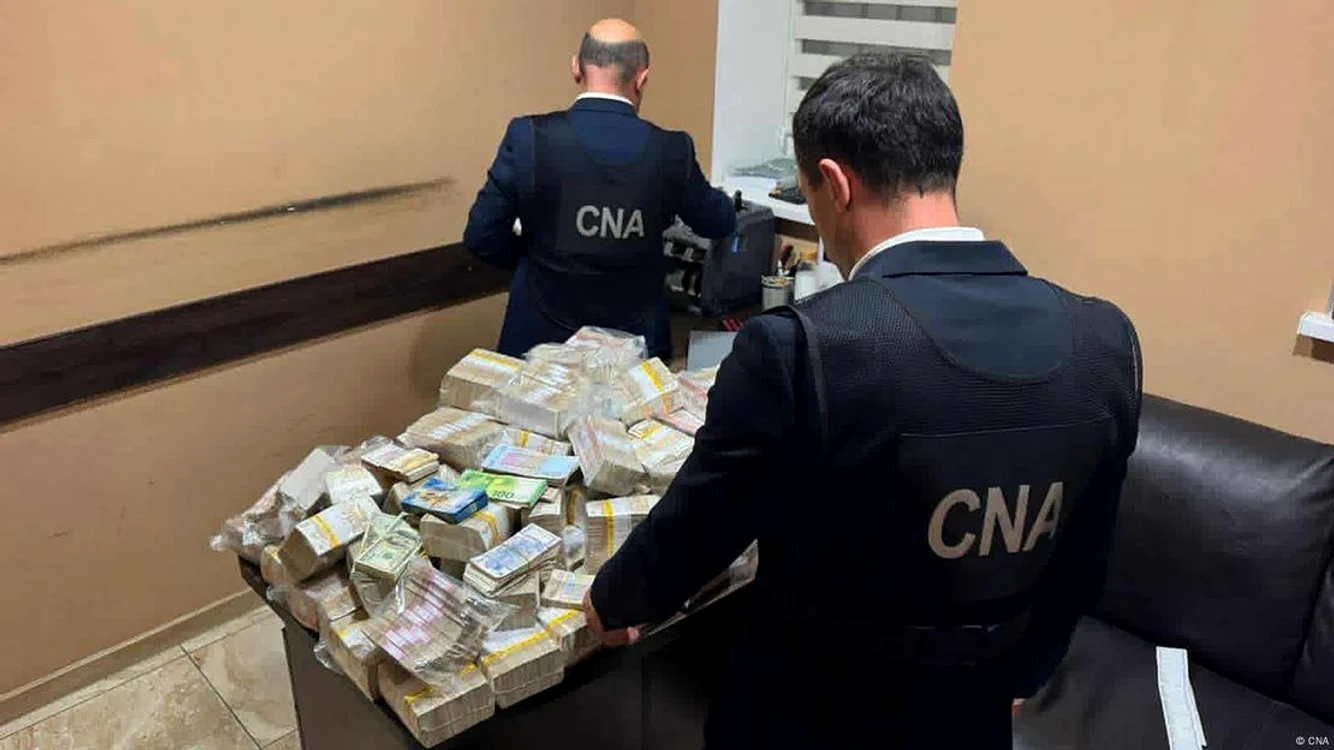 Ofițerii CNA au mult de numărat...