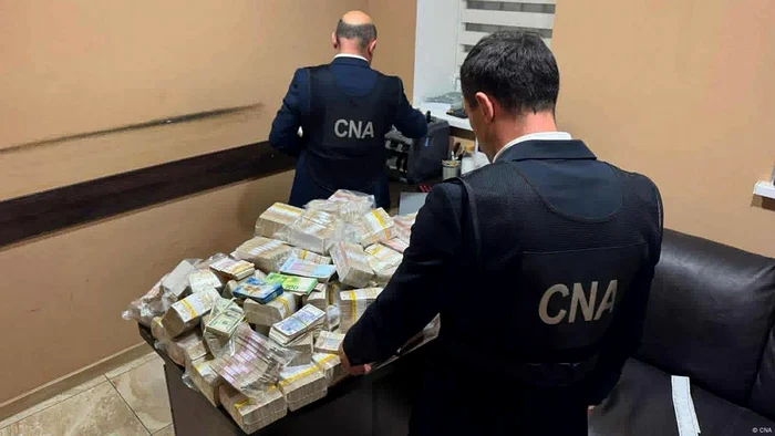 Ofițerii CNA au mult de numărat...