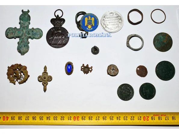 Bunuri de patrimoniu, descoperite de polițiști în Neamț (© IPJ NEAMȚ)