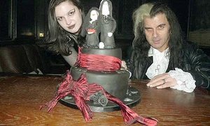 Vampirii britanici nu ies ziua  din casă şi bântuie nopţile prin  cimitirele din Manchester jpeg