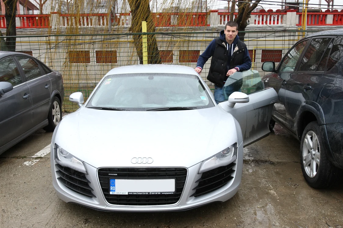 Tucudean si Audi R8