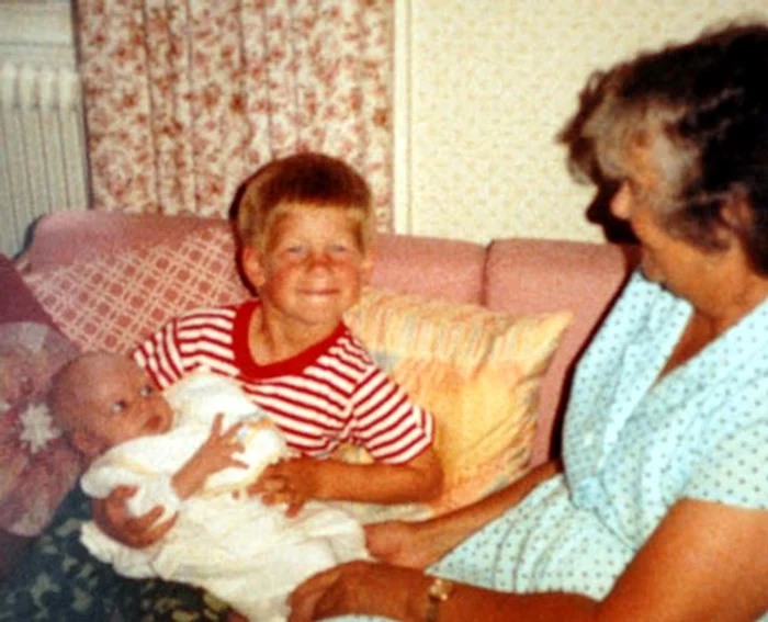 Prințul William cu Jack Bartholomew în brațe