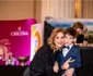 Roxana Ciuhulescu și fiul ei. FOTO: Mihai Solovăstru/Facebook
