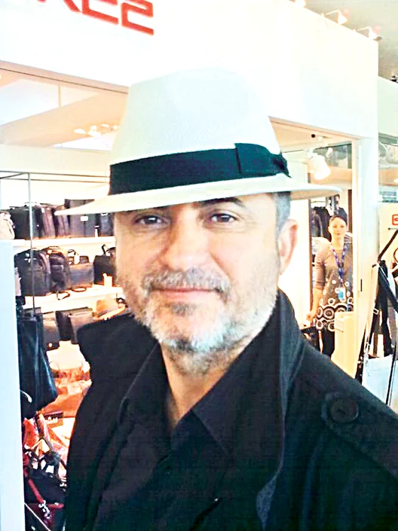
    Dragoş Dolănescu şi mama lui, Margarita Valenciano  