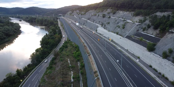 Autostrada Lugoj   Deva, dealul liliecilor din nou în șantier  Foto Daniel Guță ADEVĂRUL (33) JPG