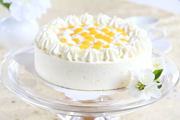 Tort de portocale cu pişcoturi şi frişcă