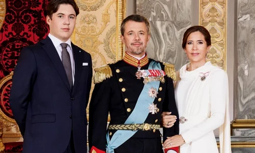 Regele Frederik, Regina Mary si fiul lor jpg