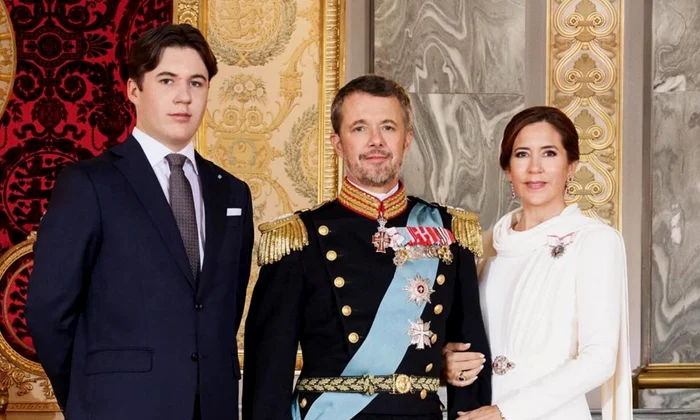 Regele Frederik, Regina Mary si fiul lor jpg