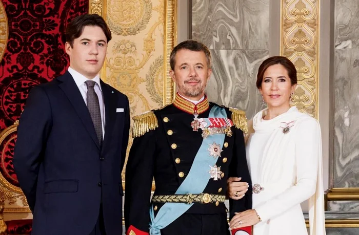 Regele Frederik, Regina Mary si fiul lor jpg