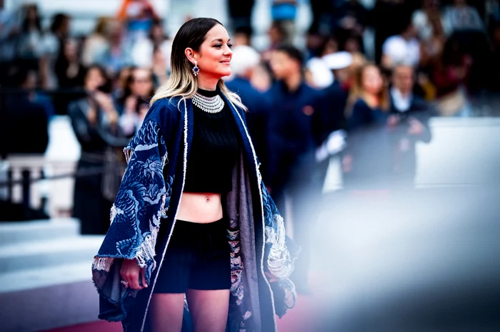 
    Marion Cotillard, într-o ținută Chanel pe covorul roșu de la Cannesfoto: Getty Images  