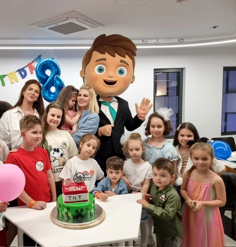  Adina Postelnicu din trupa Heaven este foarte legată de nepoțelul ei, Maxim, fiul surorii sale, Roxana
