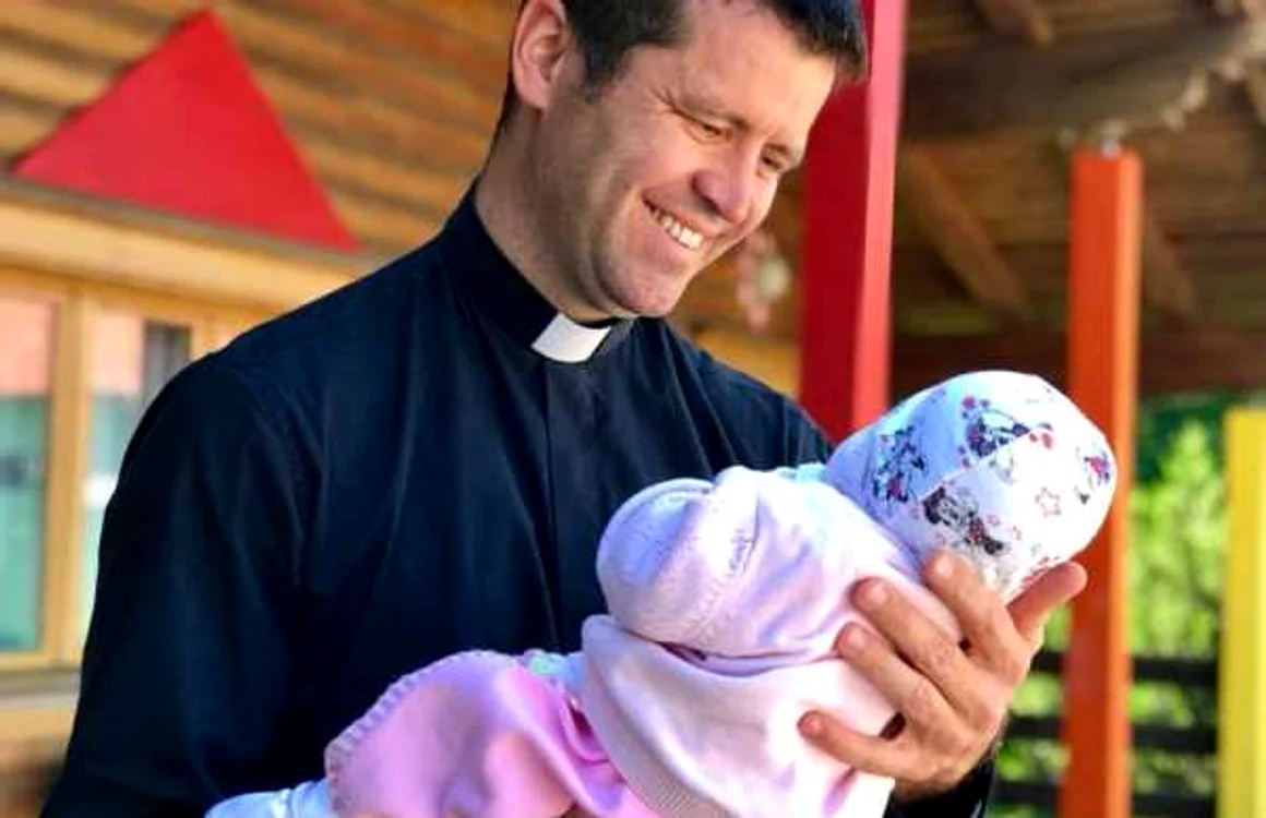 Francisc Doboş este preot catolic