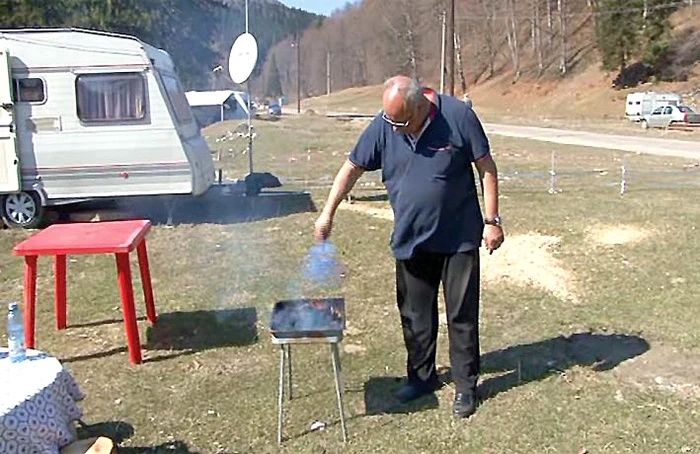 Pentru pensionari, traiul în oraşul rulotelor are multe avantaje: e şi sănătos şi ieftin