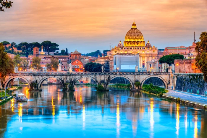 Vedere asupra Bazilicii Sfântul Petru din Vatican, Roma FOTO Shutterstock