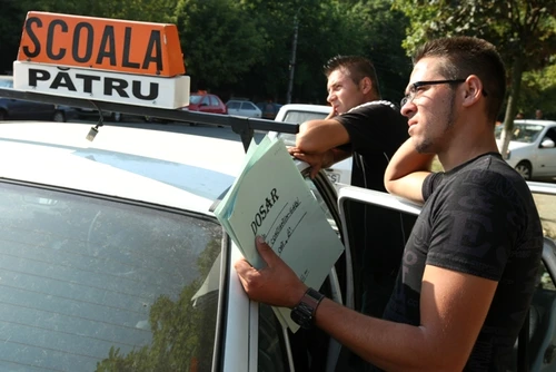 În prezent, candidaţii la permis auto pot susţine examenul indiferent de studiile pe care le au