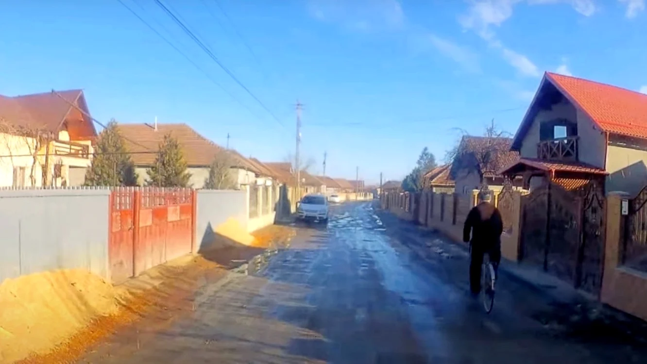 Aşa arată uliţele din Târgu Trotuş unde se va face pistă de biciclete FOTO Ziarul de Bacău