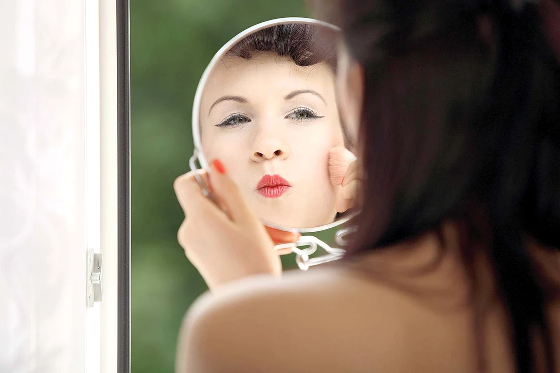 
    Florina Mărcuţă a fost desemnată cel mai bun make-up artist al anului, la Bucharest Fashion Week  