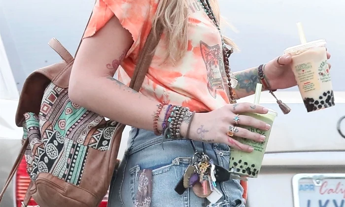 *EXCLUSIVE* Paris Jackson hits Urth Cafe for smoothies jpeg