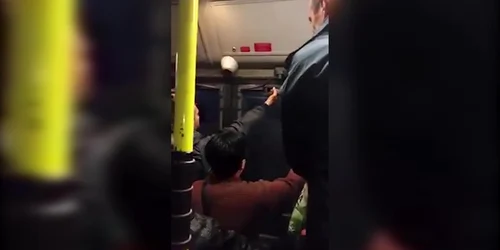 Cum circulă craiovenii cu tramvaiul şi ce sunt nevoiţi să facă pentru a evita o tragedie