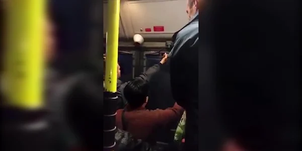 Cum circulă craiovenii cu tramvaiul şi ce sunt nevoiţi să facă pentru a evita o tragedie