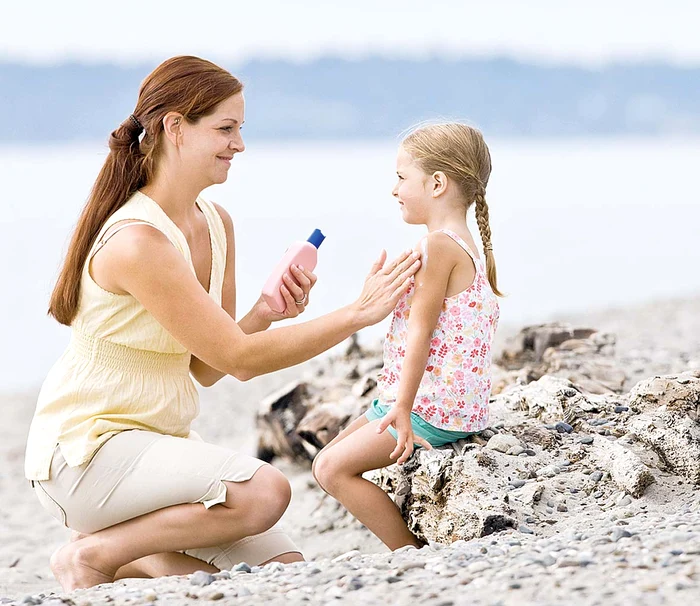 
    Foloseşte zilnic o cremă  cu factor de protecţie  cât mai mare!   