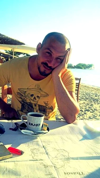 Peste 40 de minute a stat artistul blocatFoto: Antena 1