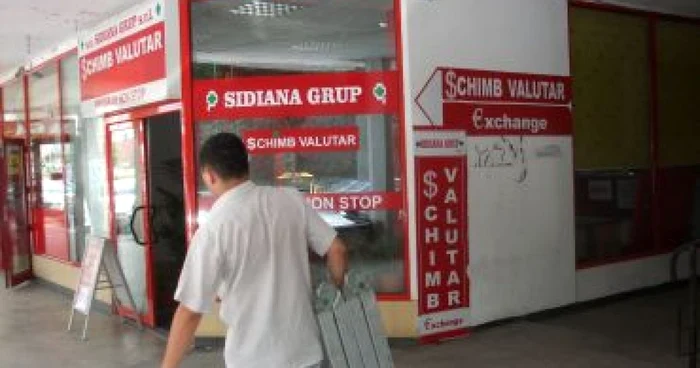 Râmnicu Vâlcea: Casele de schimb valutar acuzate de înşelăciune