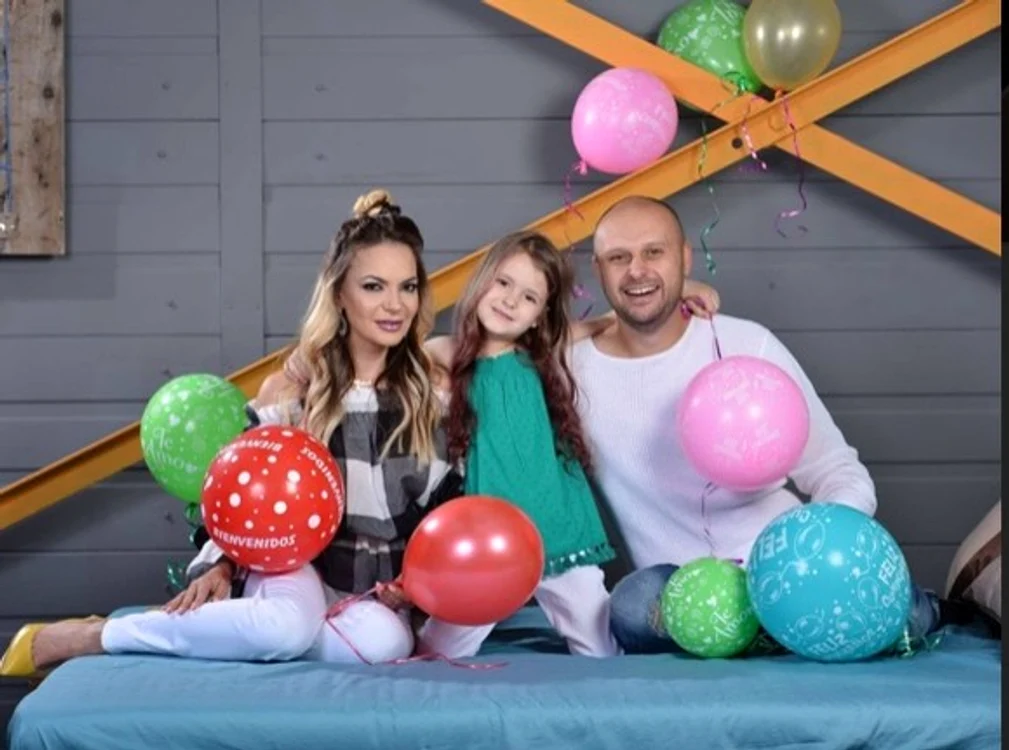 
    Mama Andreei o ajută să o crească pe SiennaFoto: Instagram  