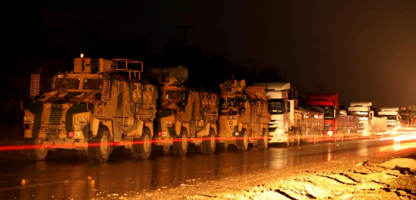 Un convoi al Armatei Turciei, la intrarea în Idlib, Siria, în 7 februarie 2020. Foto EPA EFE