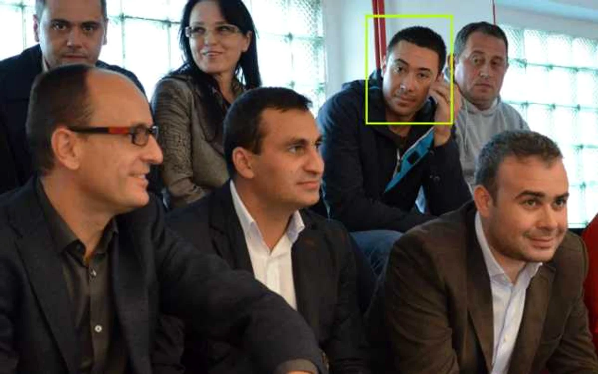 Cristian Cismaru (foto medalion), alături de primarul Darius Vâlcov (primul, dr.-jos) şi viceprimarii Mihaela Stana şi Minel Prina (fost city-manager, primul stg.-jos), data: 25 oct. 2012