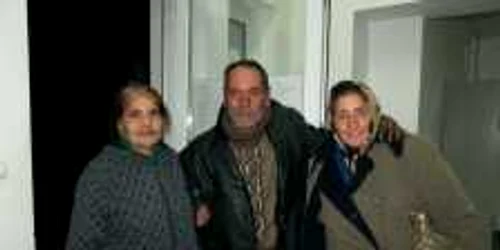 Matilda Rucan (stânga) e cazată la centrul social alături de fratele său şi cumnată Foto: Alex Policală