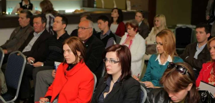 Cursanţii pot obţine, la finalul celor trei module, un Certificat European de Competenţă în Afaceri. FOTO: Bogdan Crăciun