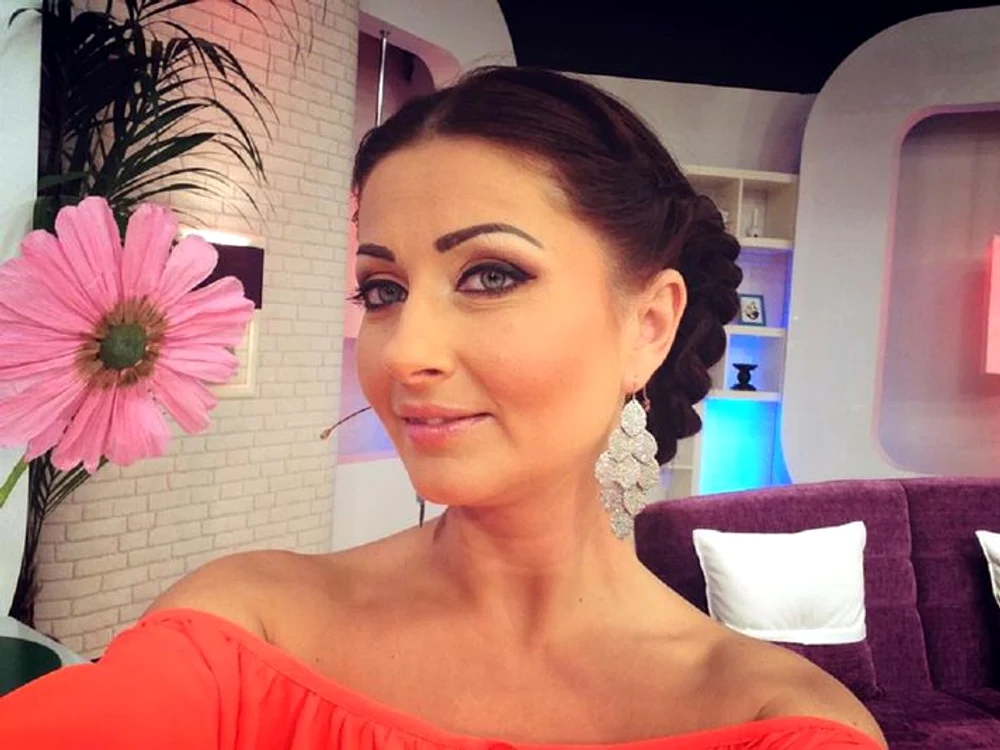 
    Gabriela Cristea i-a cedat locul Biancăi Drăguşanu la emisiunea "Te vreau lângă mine", dar acum cele două se află în "război"foto: arhiva personală  