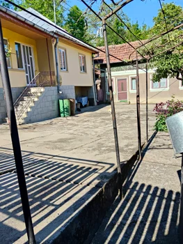 Cu cât se vinde o casă în apropiere de Sinaia. Foto: Facebook „Vreau la Țară”
