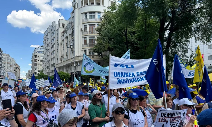 proteste profesori legea salarizarii jpeg