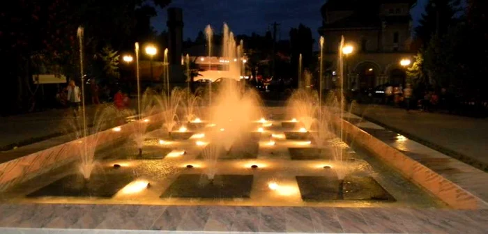 Băile Govora Parcul central cu fântâna arteziană şi cascada de lumini în zilele noastre Foto Adevărul