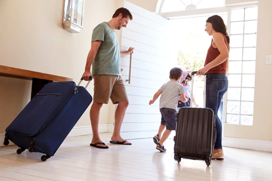Casele noastre pot cădea pradă hoților cât timp suntem în vacanță / foto: IStock