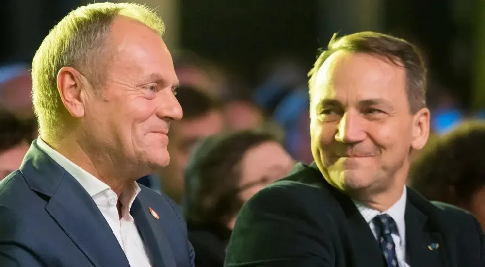 Tusk și Sikorski îi răspund lui Trump: „Nu, atacul dronelor rusești în Polonia nu a fost o greșeală”