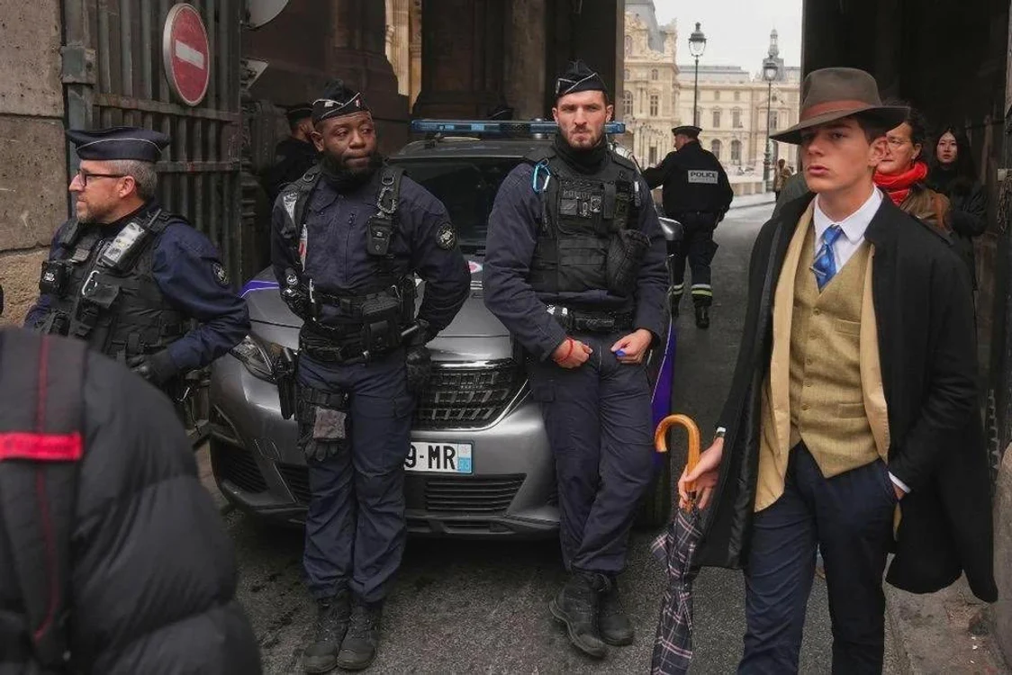 Bărbatul din imagine cu pălărie nu are nicio legătură cu ancheta/FOTO:X